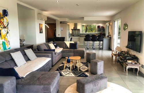 Rochefort-du-Gard Villa | Exceptional Villa in Provence - Paradise above the canopy!