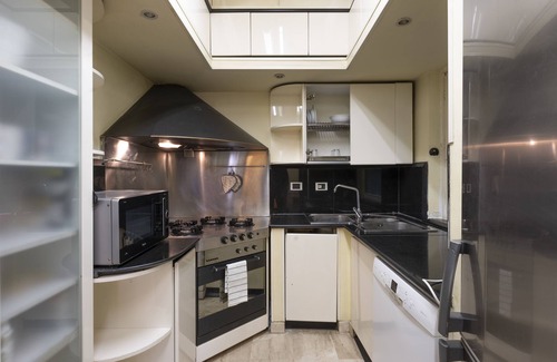 Rione V Ponte Apartment | Exclusive 150 SQM Piazza Navona