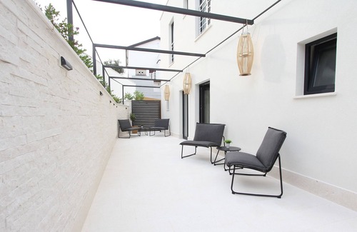 Slatine Apartment | Exclusive apartment with sea views