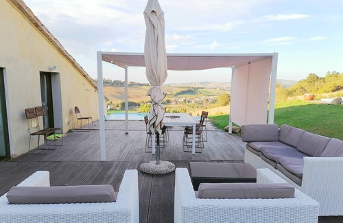 Colbordolo House | Exclusive farmhouse in the hills of Urbino. Ideal for 8 people. Overview.