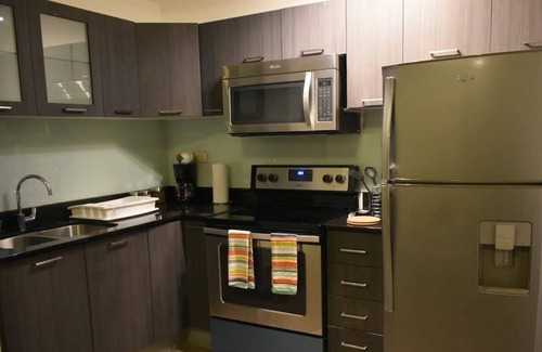 Zona 10 Apartment | Exclusive Apt For Groups/ Families In Zona Viva!/ Close To Main Attractions.