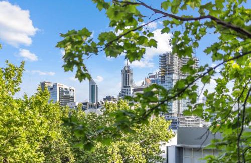Northbridge Apartment | Exclusive Northbridge Apt w Wi-Fi Pool