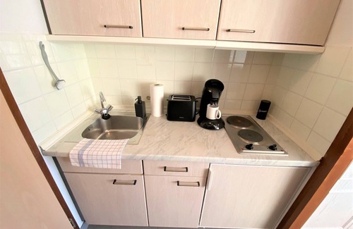 Safferstetten Apartment | EXCLUSIVE Studio in BEST LOCATION +NETFLIX +BOXSPRING-SofaBed