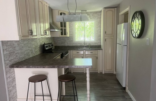 North Bay Apartment | Executive apartment w/free parking & WiFi