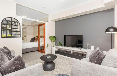 East Perth Apartment | Executive Elegance Stylish 1br Suite On Hay St