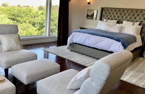 Hayward Villa | Executive Home, Modern Spacious Retreat!