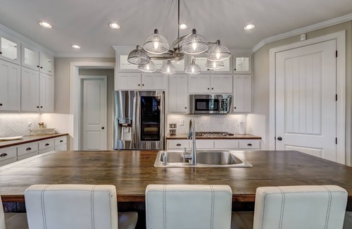 Dahlonega House | Executive Retreats, Family Reunions, Near Montaluce, 8 King Beds