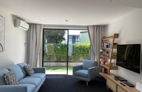 Wellington House | Executive Townhouse in Island Bay with Free Parking