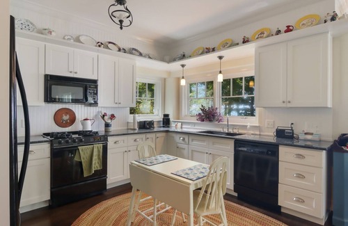 Williamsburg House | Executive Waterfront Home in Elk Rapids on Lake Michigan