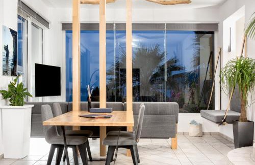 Porto Koukla House | Exotic Master-House in a Unique Location!