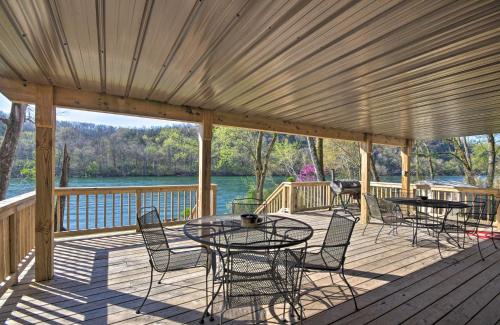 Cotter House | Expansive Cotter Cabin on White River with Deck!