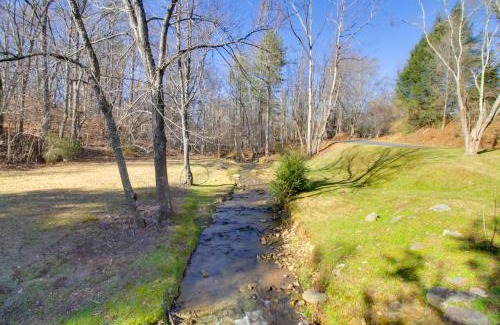 Roseland Villa | Expansive Possum Trot Lodge on 10 and Acres!