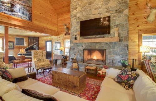 Roseland Villa | Expansive Possum Trot Lodge on 10 and Acres!