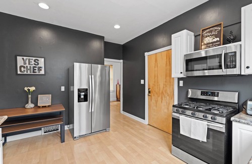 Bay View House | Experience Milwaukee's Bayview in this Spacious 3-bedroom