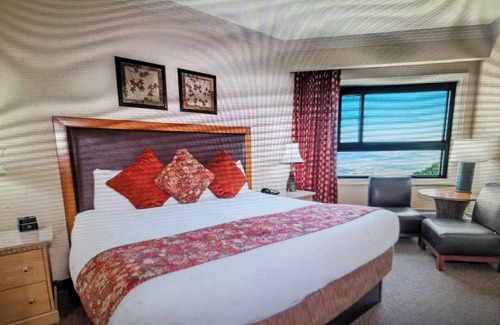 Tahoe Village Resort | Experience Tahoe's Ski Scene at Holiday Inn Club Vacations Tahoe Ridge Resort