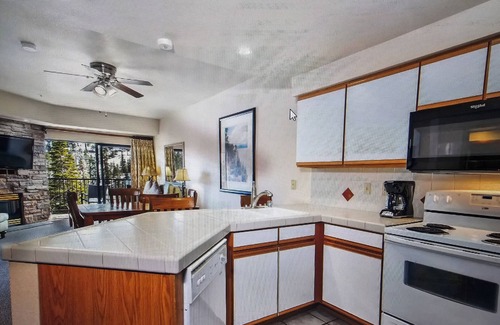 Tahoe Village Resort | Experience Tahoe's Ski Scene at Holiday Inn Club Vacations Tahoe Ridge Resort