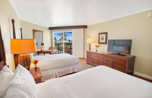 Hanamaulu Hotel | Experience the Beauty of Kauai Beach Resort, 4 Pools!