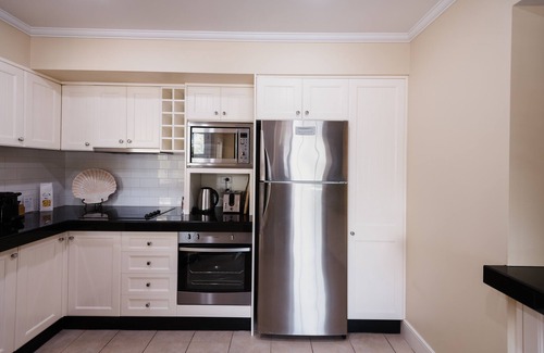 Clifton Beach Apartment | Experience the essence of the South Pacific in tropical Queensland, Australia.