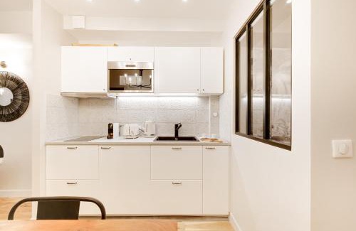 Parc-de-Montsouris Apartment | Explore Local Bakeries from a Boho Artist Loft