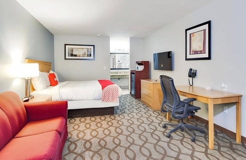 Ingleside Hotel | Explore Port Aransas + King Bed, Outdoor Pool, Free Breakfast