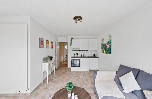 Horgen District Apartment | EXQUIS Design 2-Room Apartment Zurich ROSET I Garden I Lake View