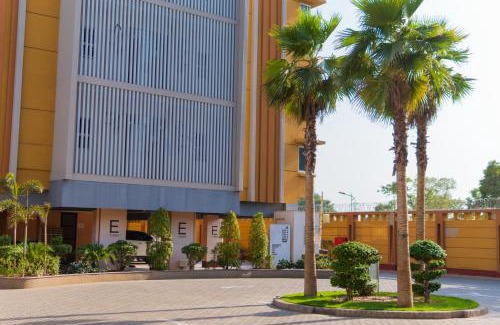Lahore Apartment | Exquisite 2BR in DHA with pool, gym, cinema & balcony