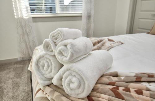 Barker House | Exquisite 3 Bedroom Home in Katy