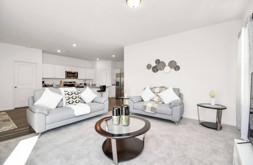 Katy House | Exquisite 4-Bedroom Home in Katy with pool access