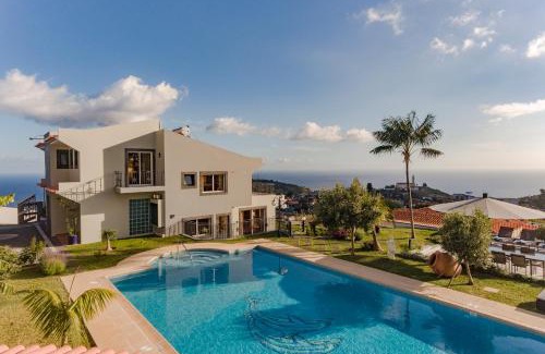 Santo Antonio Villa | Exquisite Madeira Villa Villa Funchal Belair 4 Bedroom Panoramic Sea View Heated Pool Hot-Tub