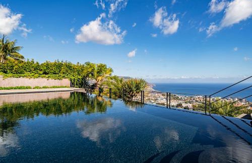 Santo Antonio Villa | Exquisite Madeira Villa Villa Funchal Luz 5 Bedroom Heated Pool Sea Views Games Room