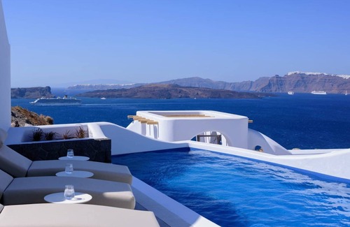 Akrotiri Villa | Exquisite Santorini Villa | Villa Luna | 3 Bedrooms | Breathtaking Sea Views.
