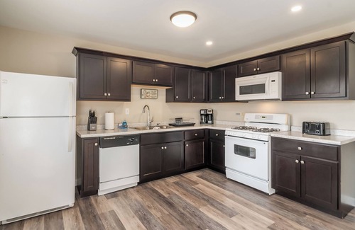 Orland Park House | Extended Stay Orland Park FHS Rental -Huntington Ct