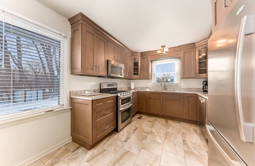 Palos Hills House | Extended Stay Palos Hills FHS Rental