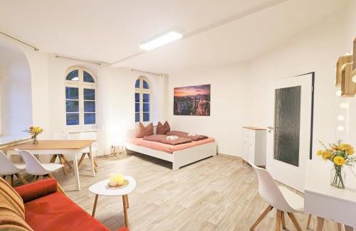 Sebnitz Apartment | F1 - Urlaubsmagie - Helle Wohnung mit Sauna & Pool