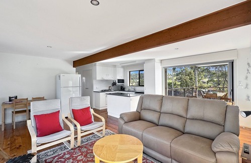 Surf Beach House | Fab 3-Bed Stay with Great Outdoors & Water Views