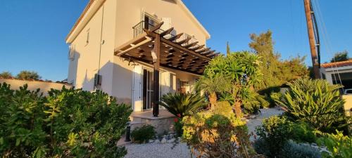 Ayia Marina Chrysochous House | Fab Sea and Mountain View Villa, walking distance from the Sandy Beach