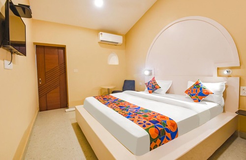 Chorla Ghats Hotel | FabEscape Kautilyaa Resort With Swimming Pool