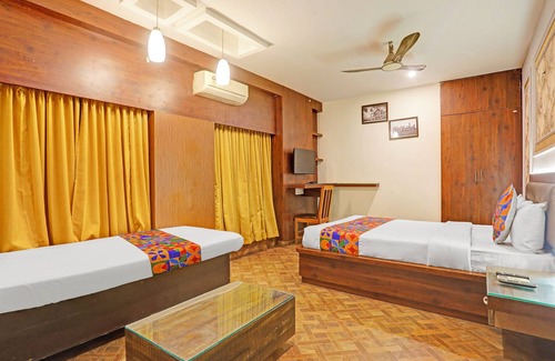 5th Block Hotel | Fabhotel Emerald Suites