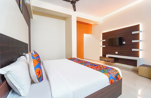 Hope College Hotel | Fabhotel Mani’S Residency