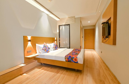 Sualkuchi Hotel | FabHotel Penthouse
