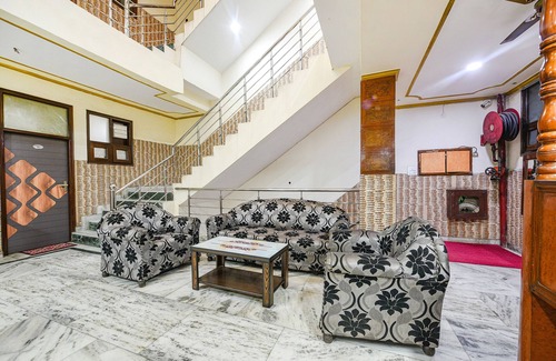 Sector 22 Hotel | Fabhotel Royal Inn