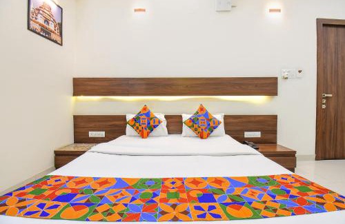 Hadapsar Hotel | FabHotel Royal Suits - Nr Mahadji Shinde Chhatri