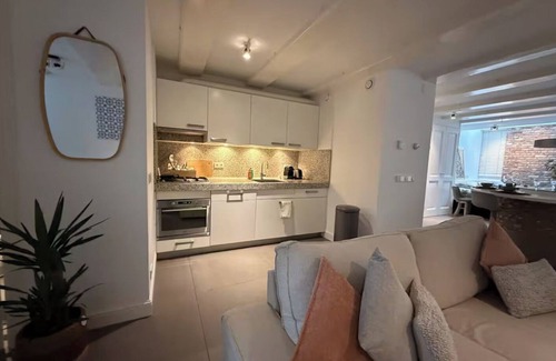 Grachtengordel-Zuid Apartment | Fabulous apartment with WiFi in charming Amsterdam