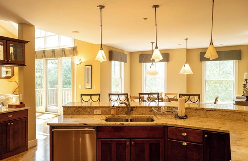 West Dover Condo | Fabulous, Beautifully Appointed Luxury 5 Bedroom Ski-Home Steps from Mount Snow