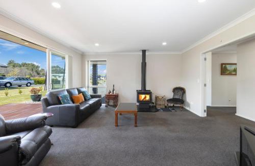 Wharewaka House | Fabulous in Wharewaka - Wharewaka Holiday Home