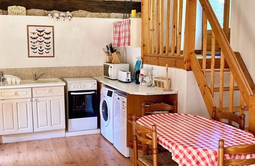 Grand-Brassac House | Fabulous Location-Country Cottage-heated pool-sauna-Zip Line-Pool Table