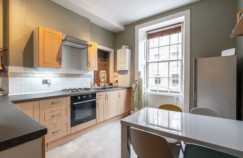 Newington Apartment | Fabulous two-bedroom apartment located in the heart of the city. Sleeps 4.