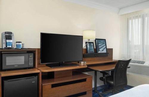 Herndon Hotel | Fairfield by Marriott Inn & Suites Herndon Reston