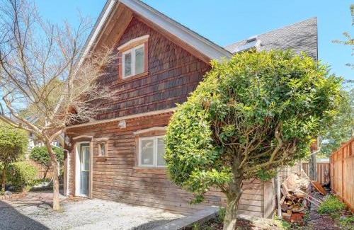 Fairfield Apartment | Fairfield Estate Coach House - 30-Day Stay, steps from Cook Street Village by Victoria Prime!