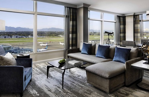 Richmond Hotel | Fairmont Vancouver Airport In-Terminal Hotel